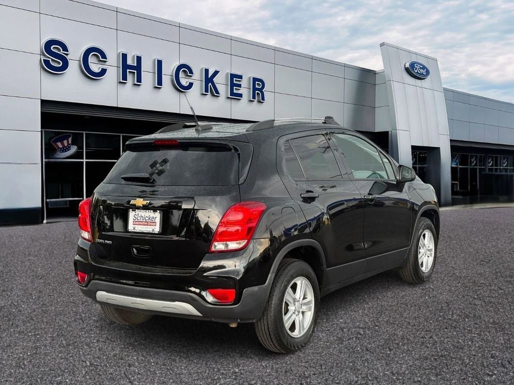 Used 2021 Chevrolet Trax LT w/ LT Convenience Package AWD/4WD image 2