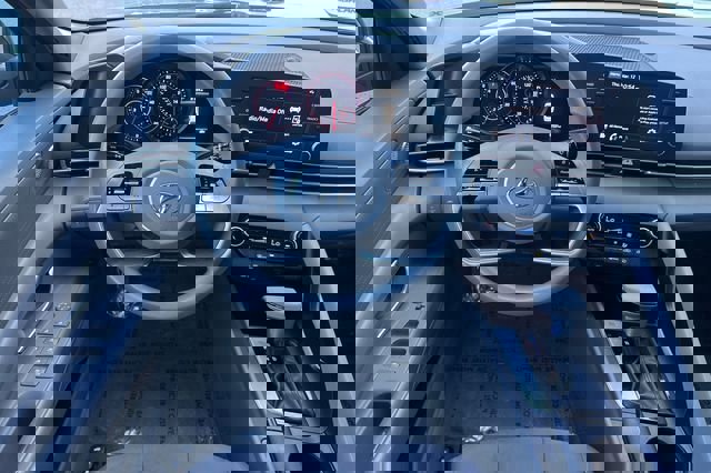 Used 2023 Hyundai Elantra SEL image 16