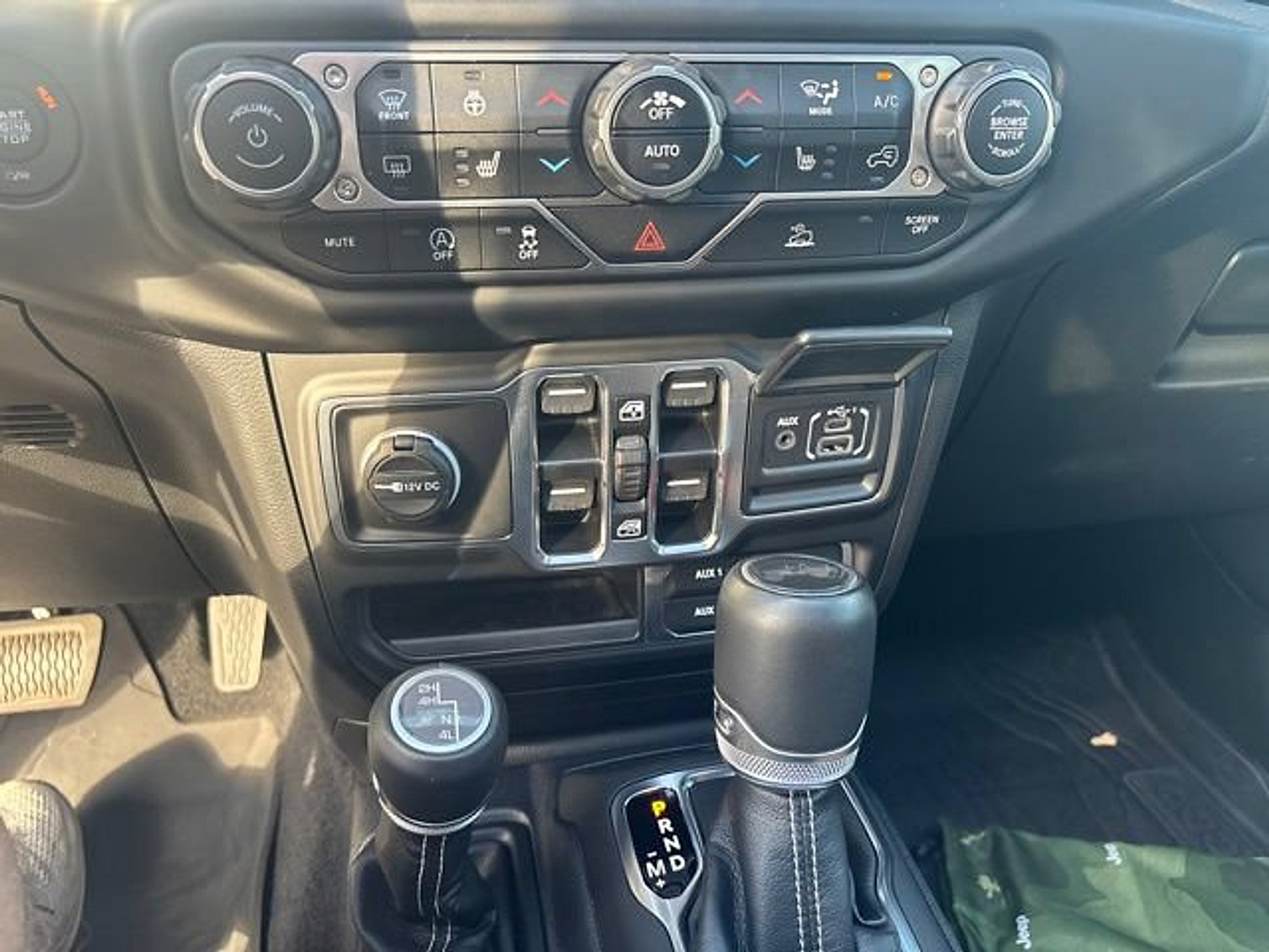 Used 2023 Jeep Wrangler Unlimited Sahara w/ LED Lighting Group AWD/4WD image 19
