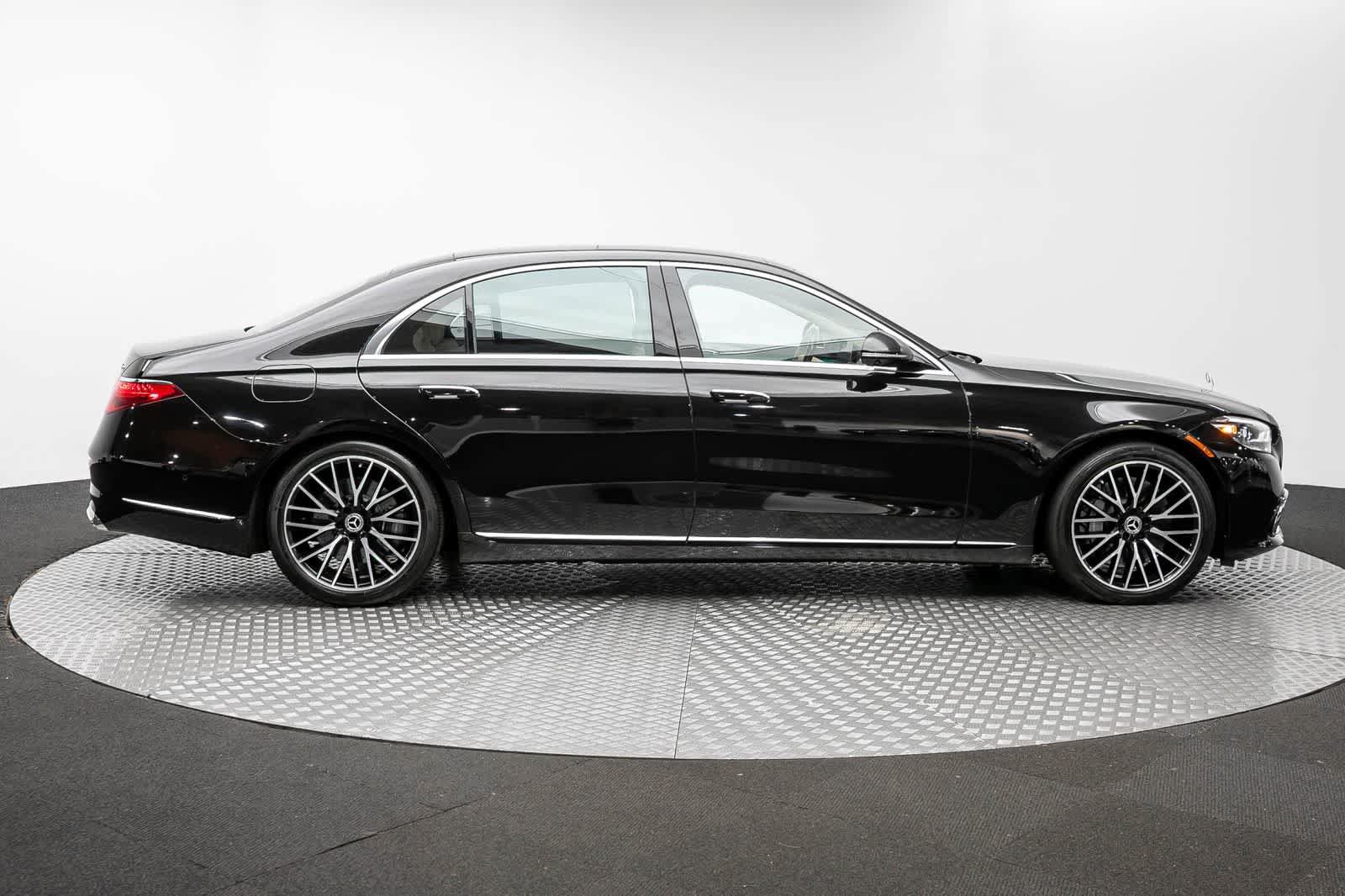 Used 2022 Mercedes-Benz S 580 4MATIC Sedan w/ Rear Seat Package image 48
