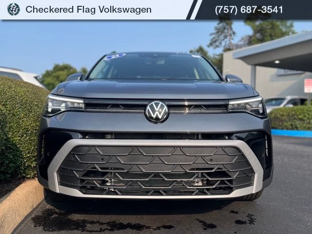 Certified 2025 Volkswagen Taos SE FWD image 12