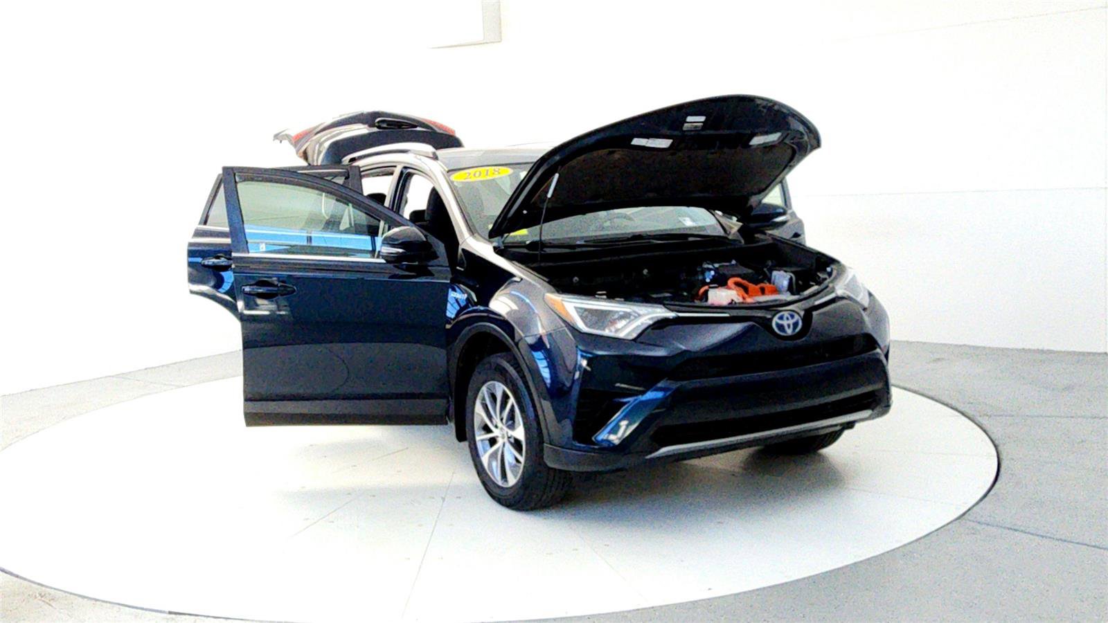 Used 2018 Toyota RAV4 LE image 9