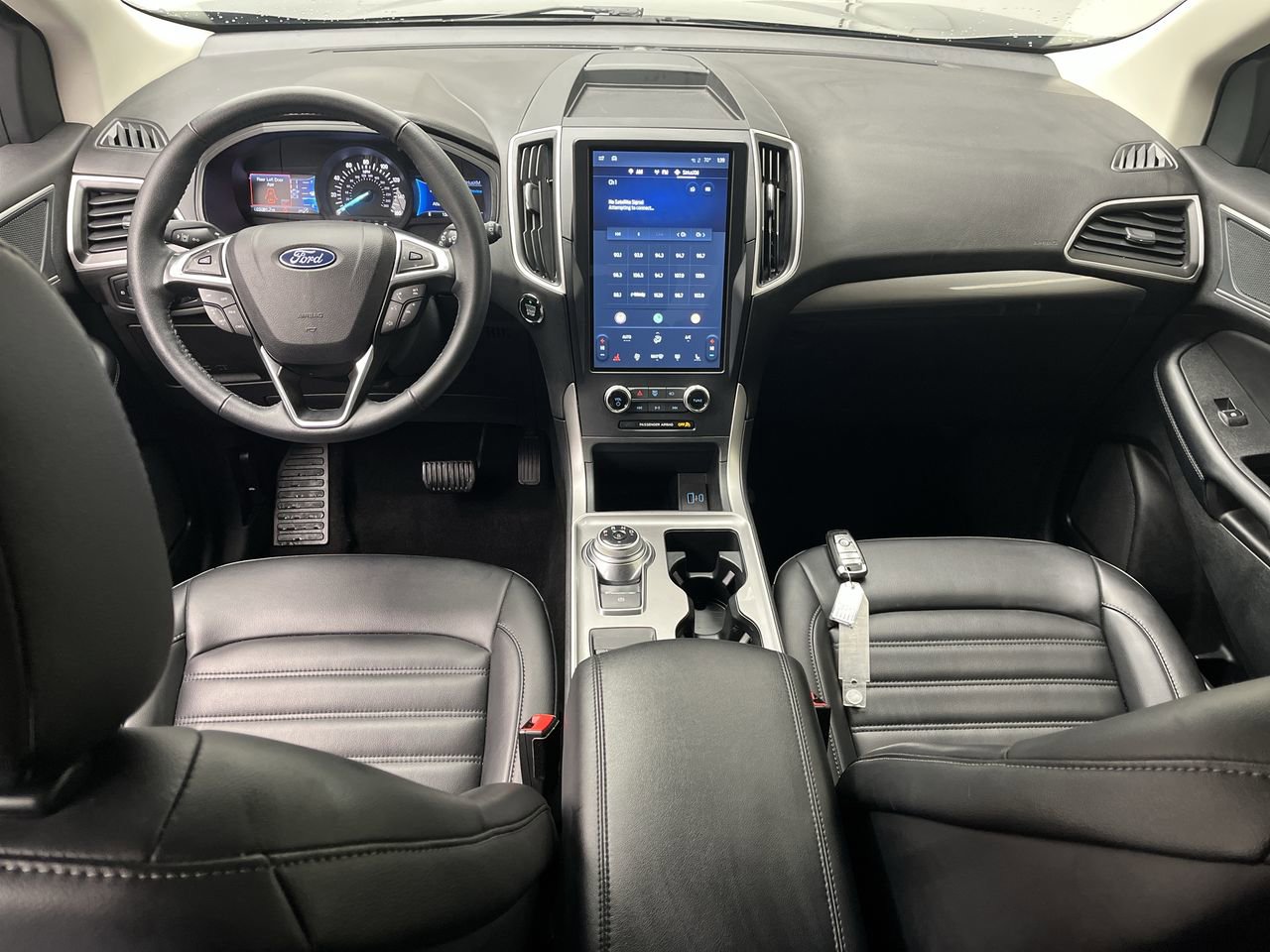 Used 2024 Ford Edge SEL w/ Convenience Package image 4