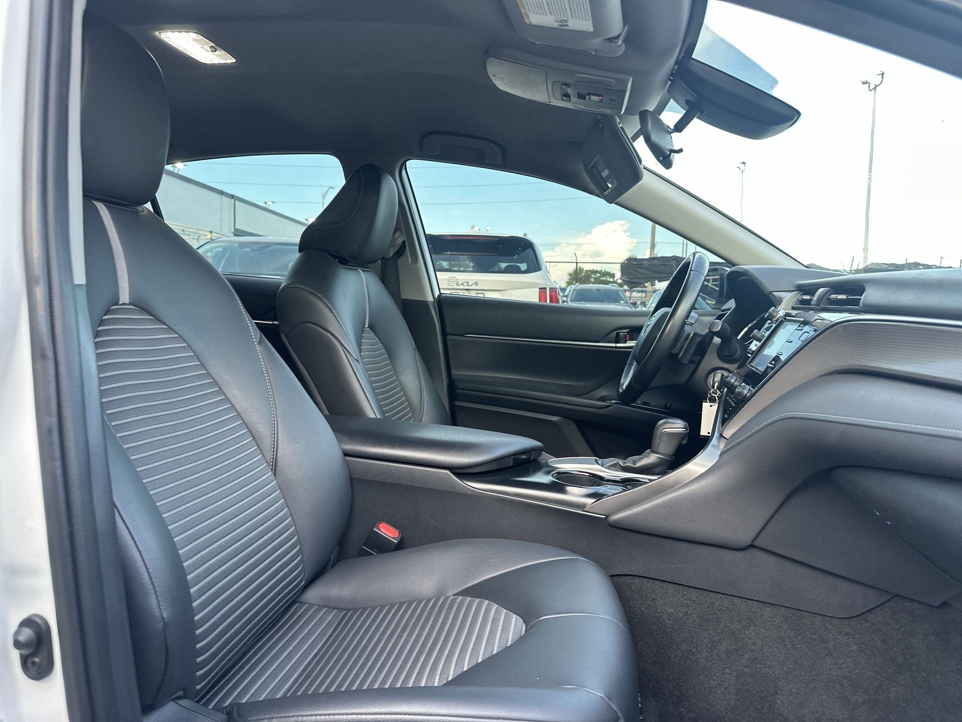 Used 2019 Toyota Camry SE FWD image 23