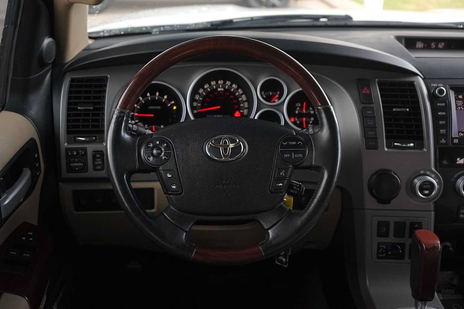 Used 2013 Toyota Sequoia Platinum RWD image 16