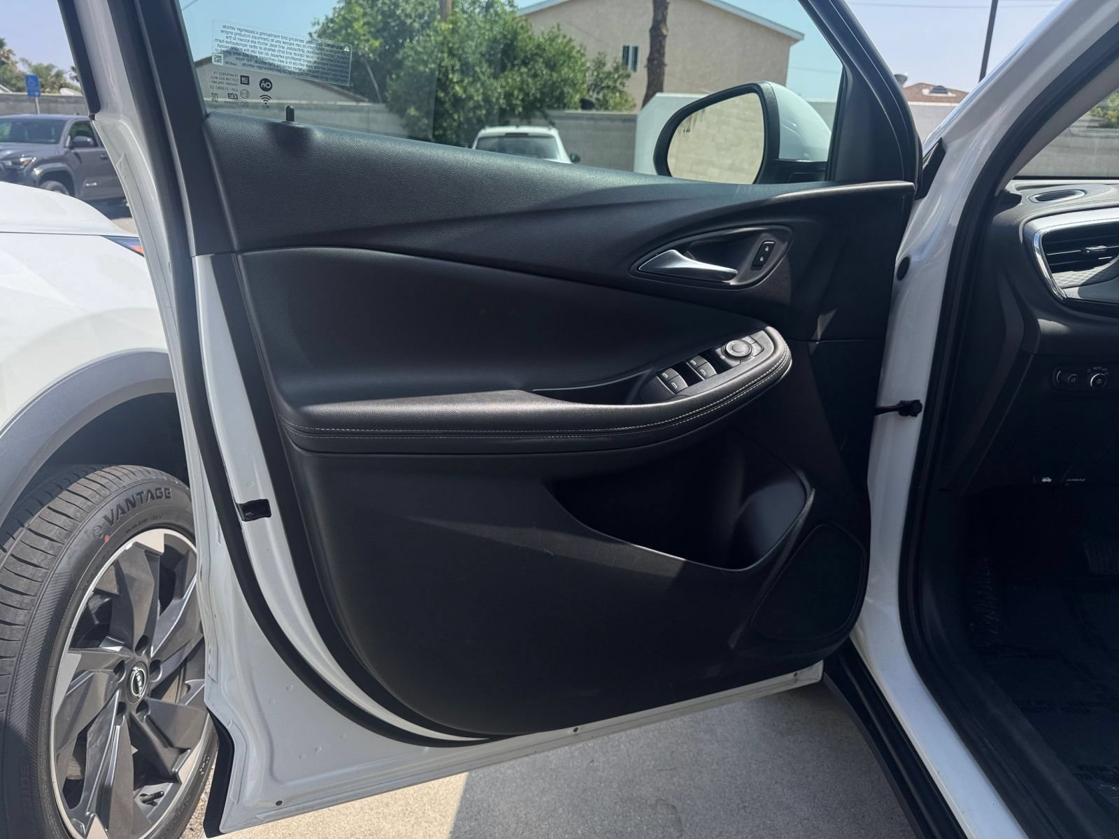 Used 2025 Buick Encore GX Preferred FWD image 18