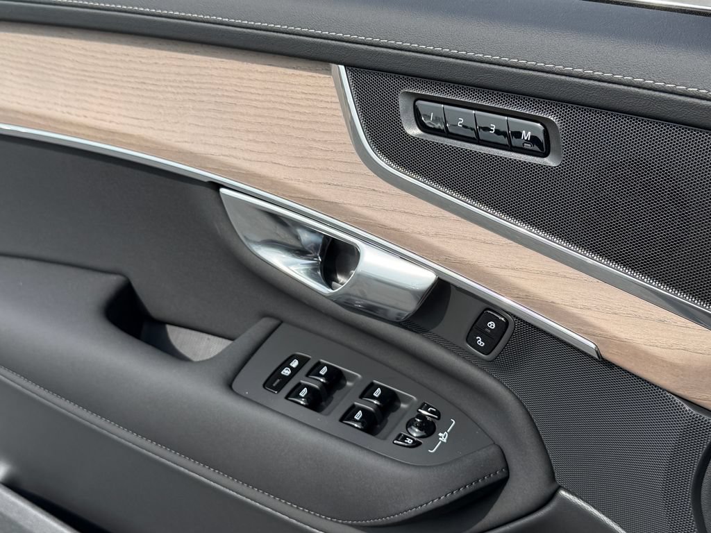 New 2026 Volvo XC90 T8 Plus AWD/4WD image 38