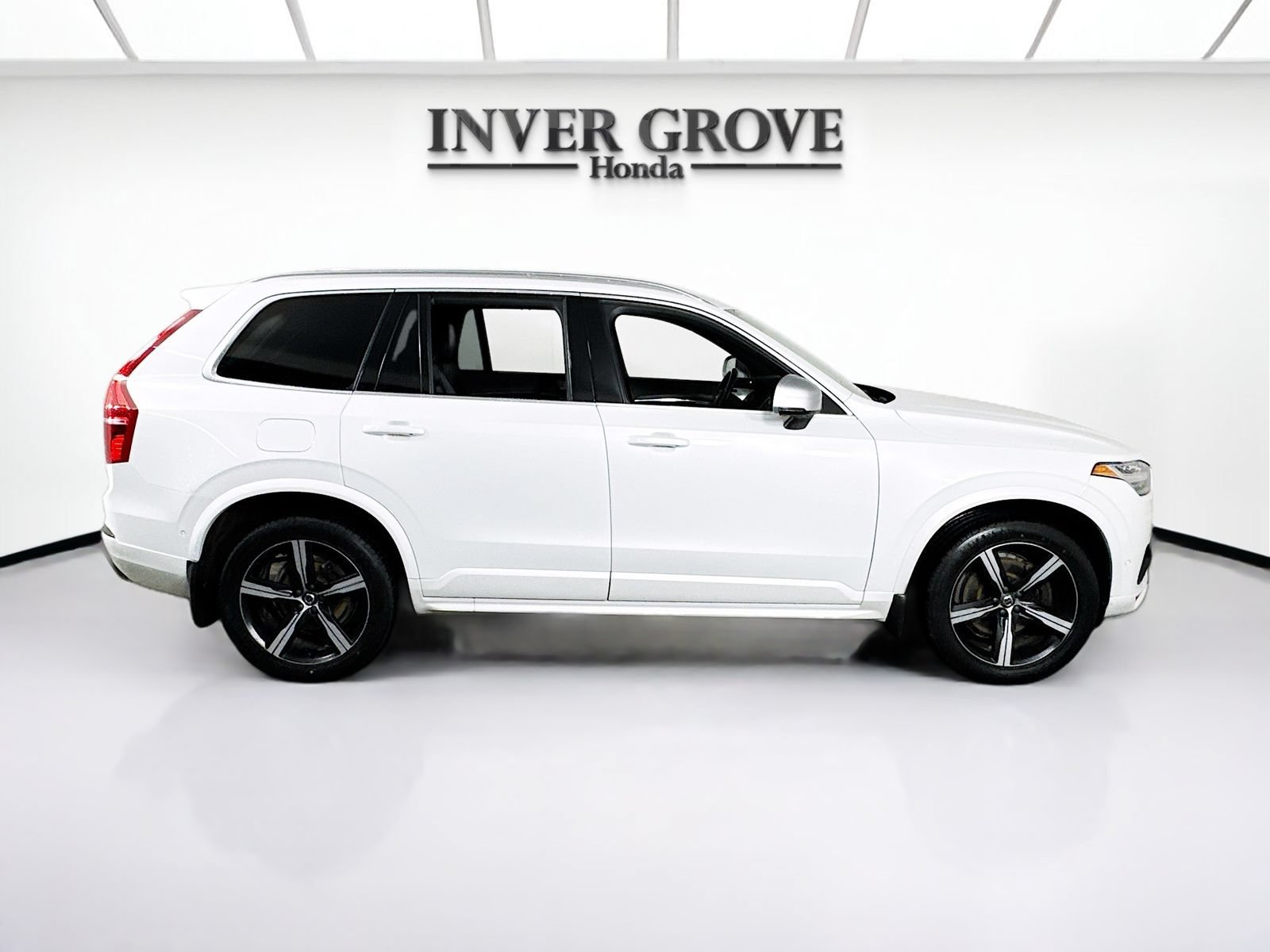 Used 2019 Volvo XC90 T6 R-Design w/ Advanced Package AWD/4WD image 4