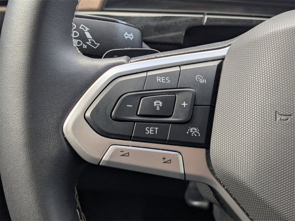 Used 2025 Volkswagen Atlas SE image 16