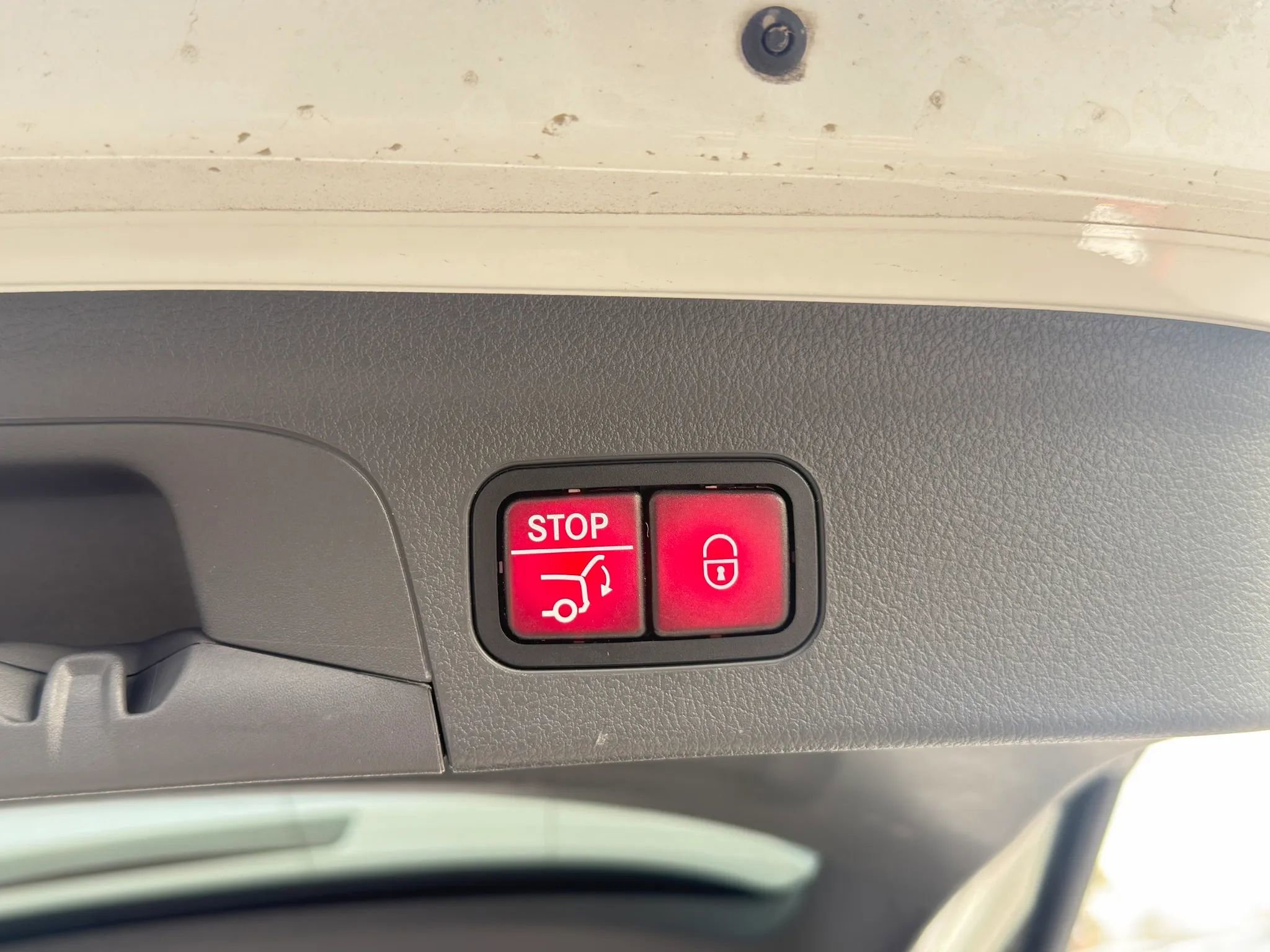 Used 2020 Mercedes-Benz GLE 350 4MATIC w/ Premium Package image 18