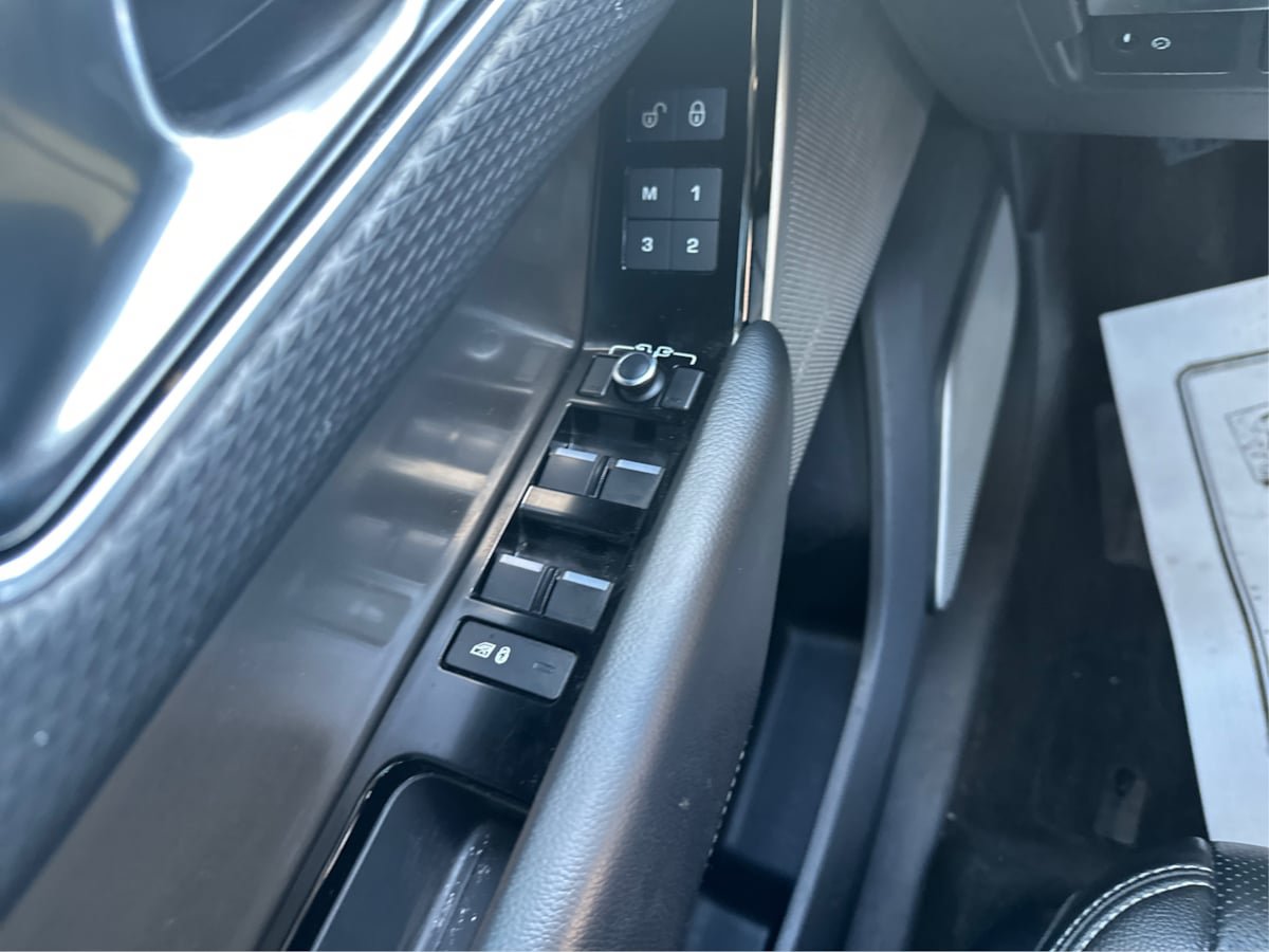 Used 2018 Land Rover Range Rover Velar S AWD/4WD image 11