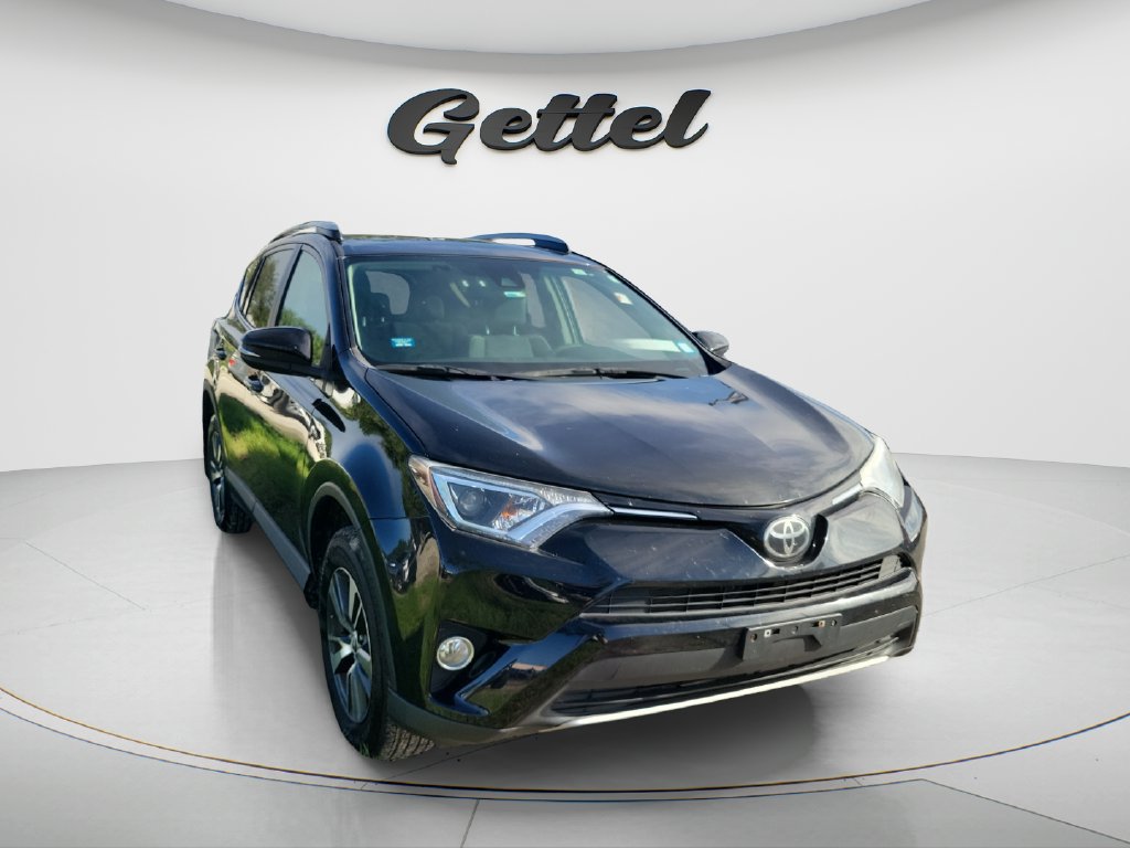 Used 2017 Toyota RAV4 XLE AWD/4WD image 3