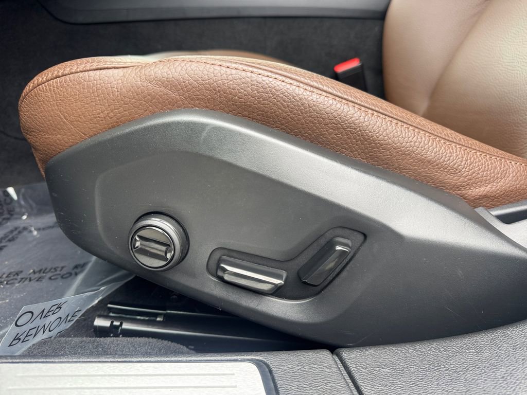 Used 2025 Volvo V60 B5 Cross Country Plus image 27