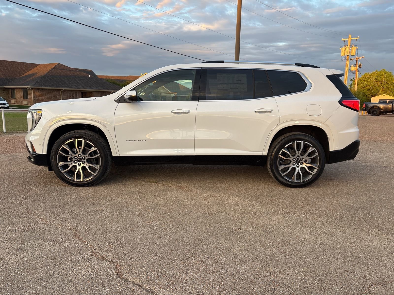 New 2026 GMC Acadia Denali Ultimate AWD/4WD image 2
