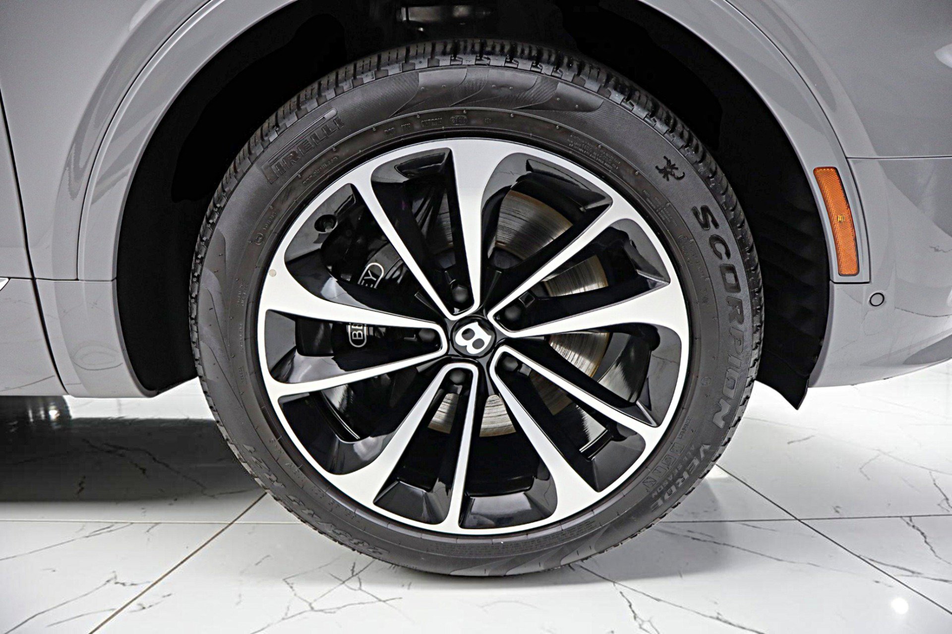 Used 2024 Bentley Bentayga Extended Wheelbase AWD/4WD image 52