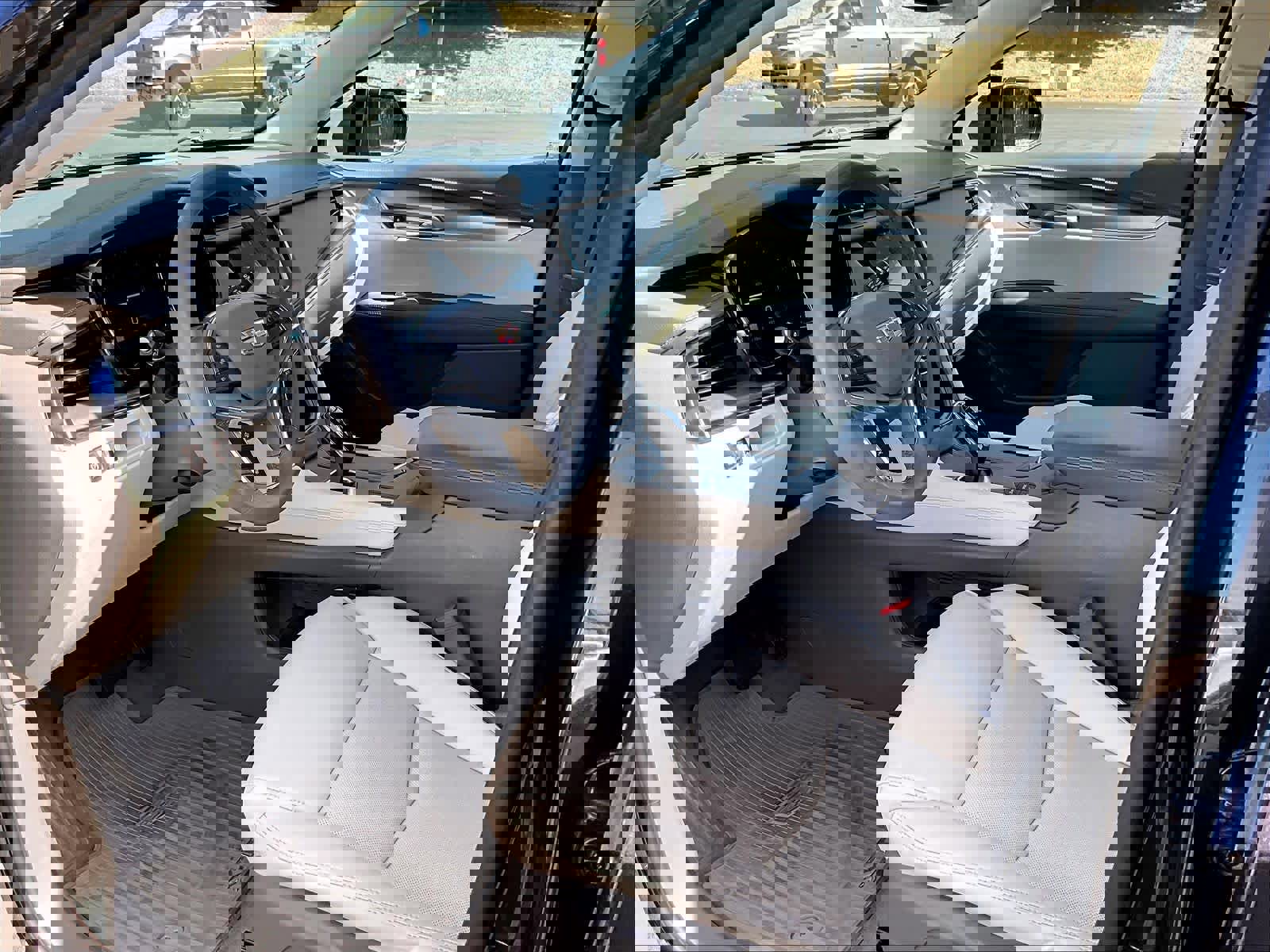 Used 2018 Cadillac XT5 Luxury w/ Driver Awareness Package AWD/4WD image 16