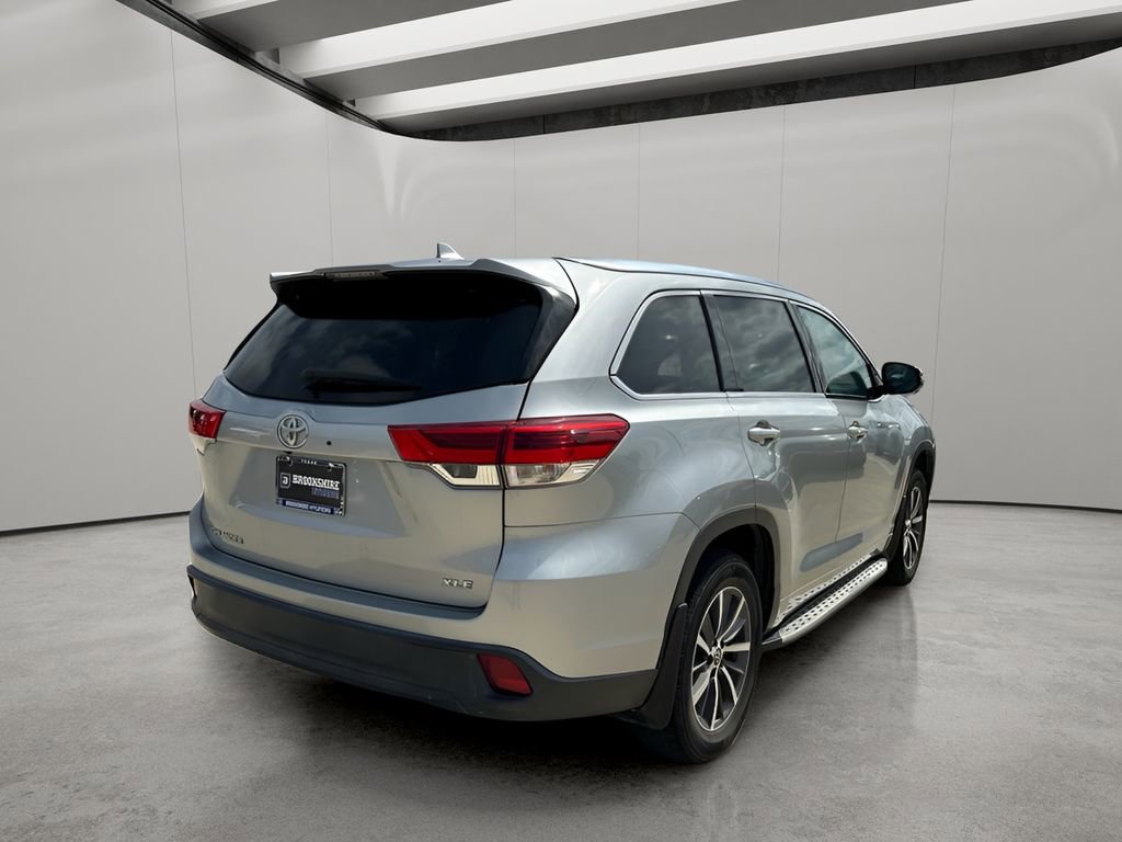 Used 2018 Toyota Highlander XLE image 5
