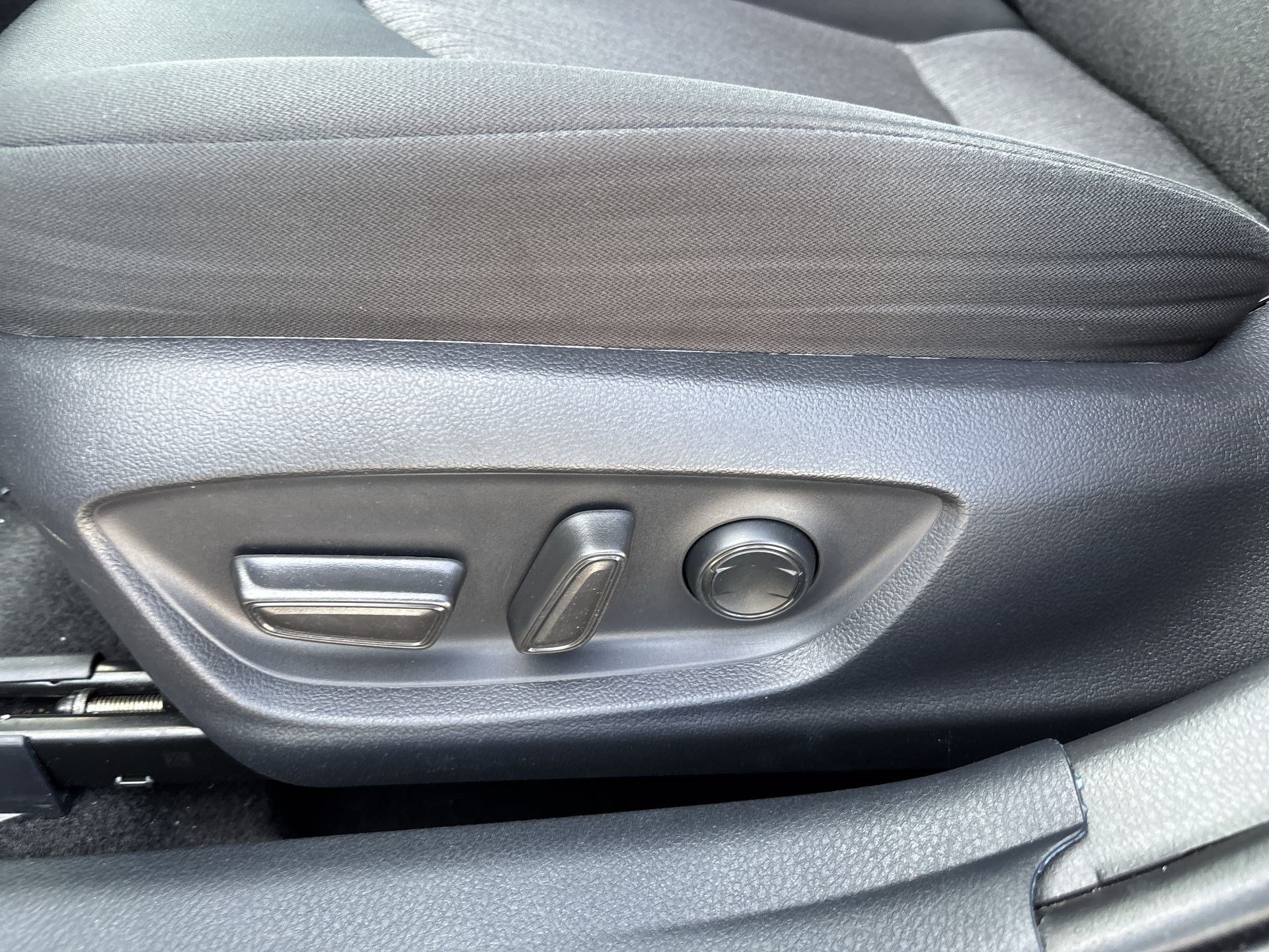 Used 2020 Toyota Camry LE FWD image 14