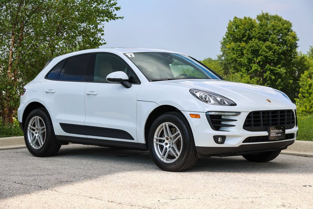 Certified 2017 Porsche Macan AWD/4WD image 18