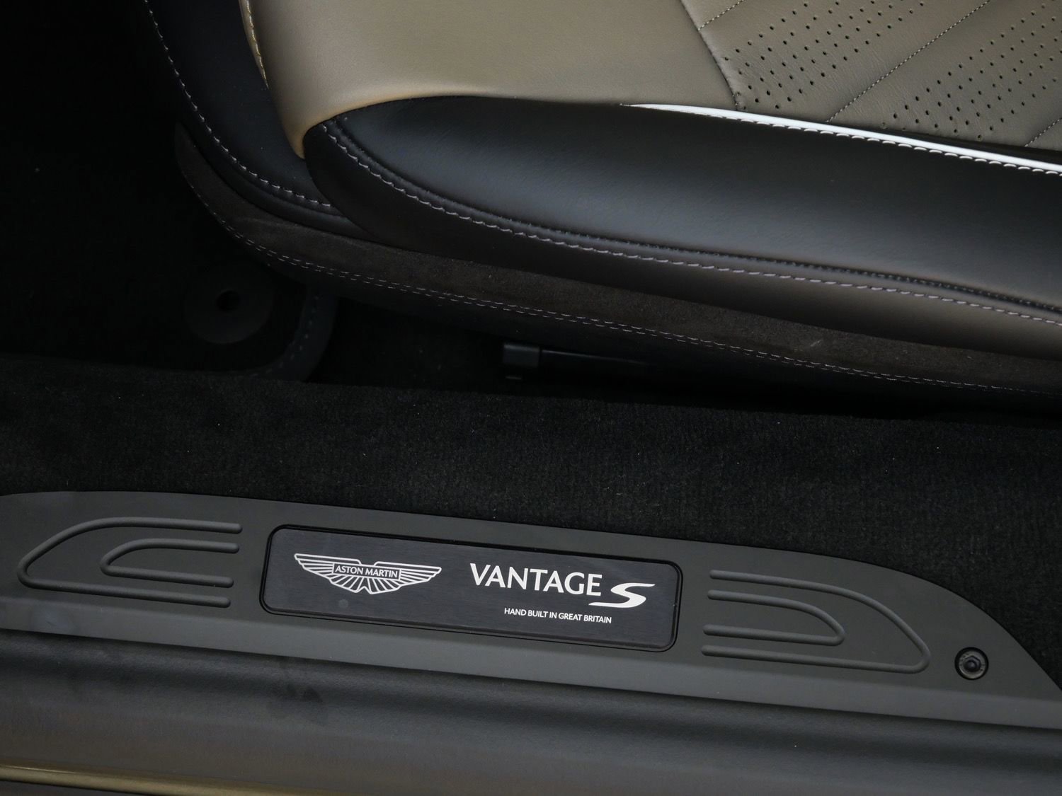 New 2026 Aston Martin V8 Vantage S RWD image 22