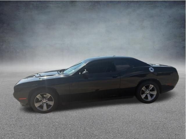 Used 2015 Dodge Challenger SXT RWD image 8