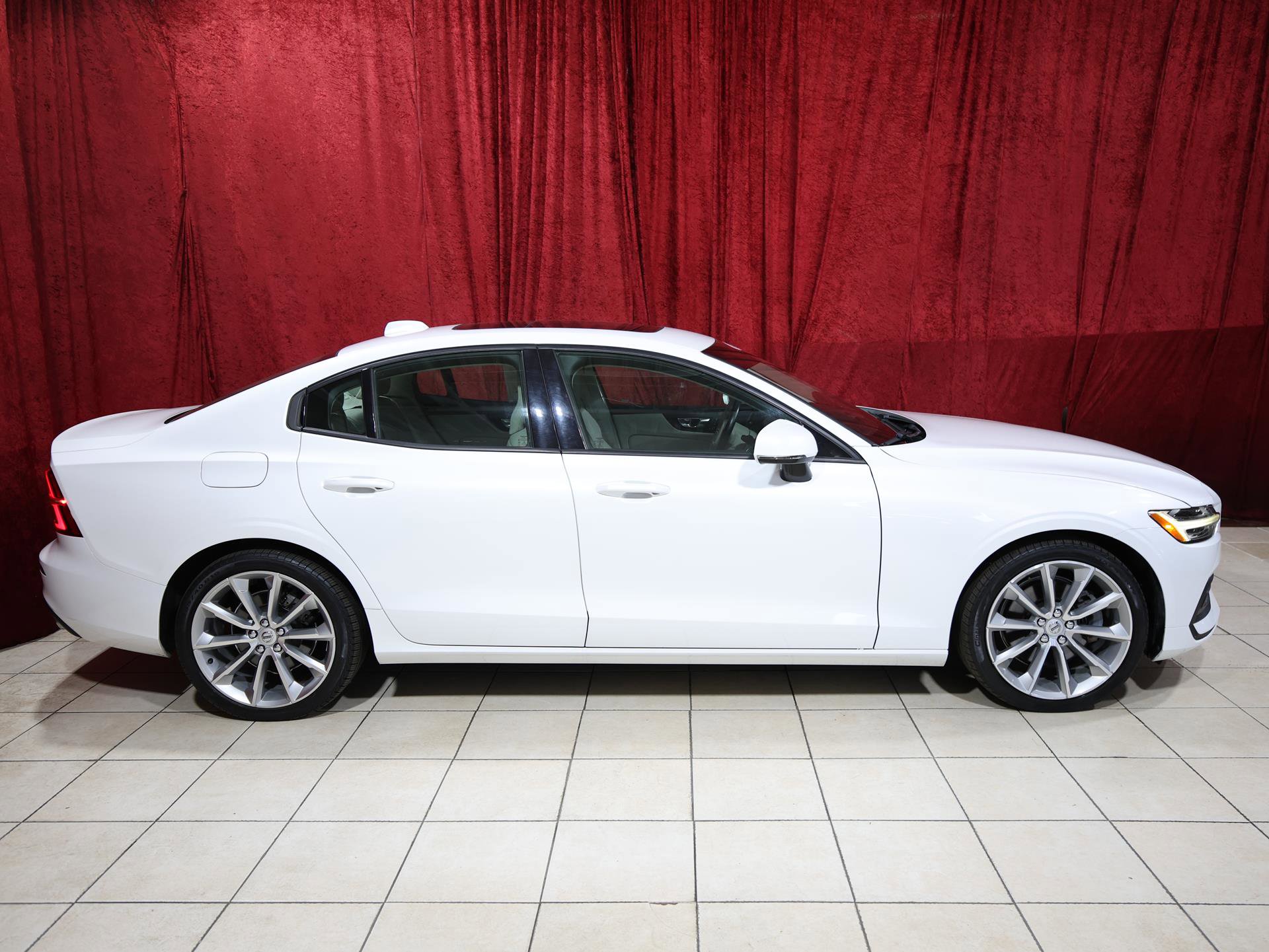 Used 2021 Volvo S60 T5 Momentum FWD image 8