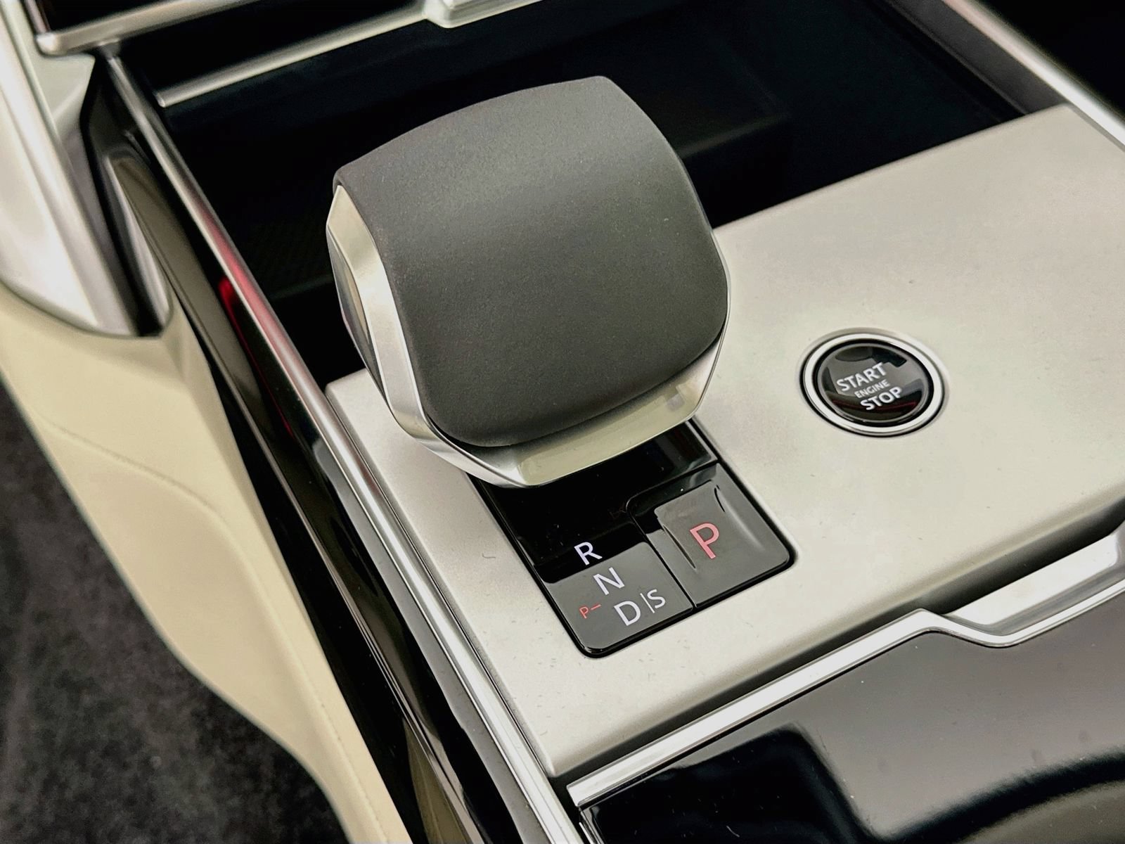 New 2026 Land Rover Range Rover SE AWD/4WD image 27