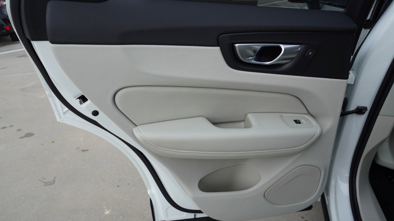 Used 2025 Volvo XC60 B5 Ultra w/ Protection Package Premier image 34