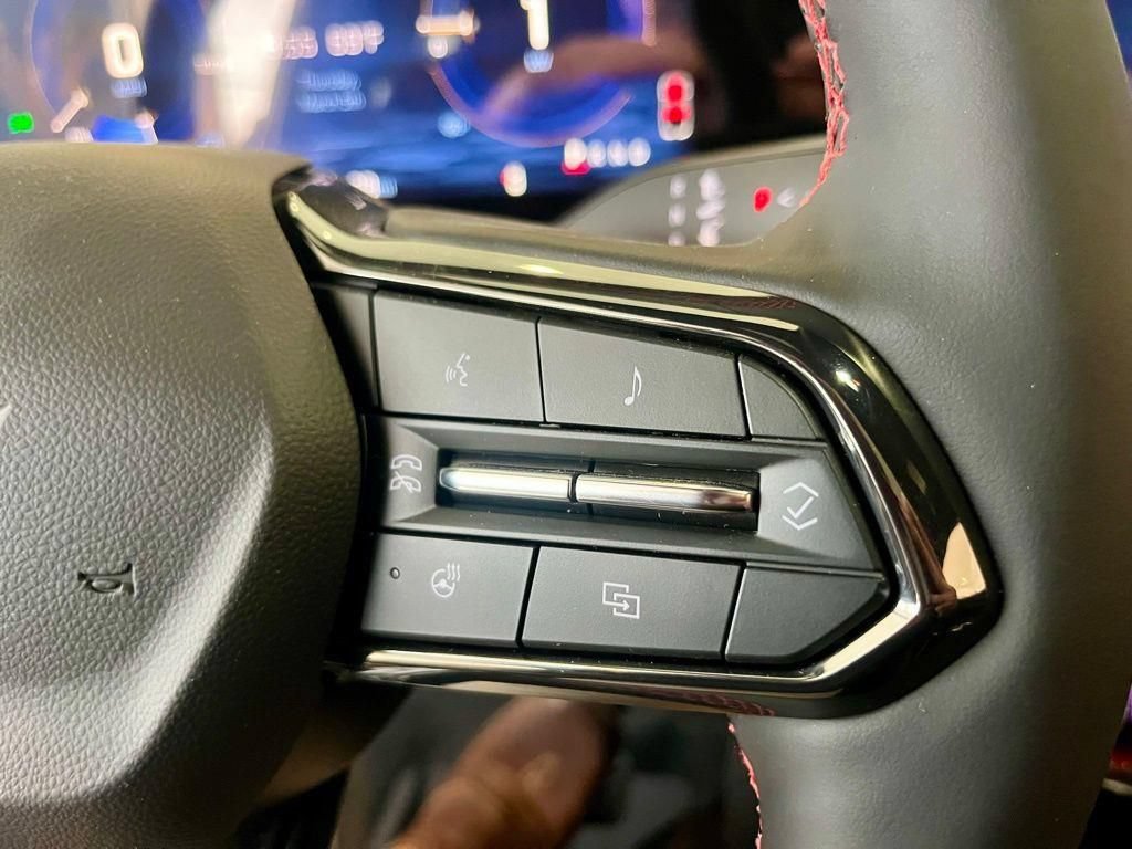 New 2025 Chevrolet Blazer EV RS RWD image 14