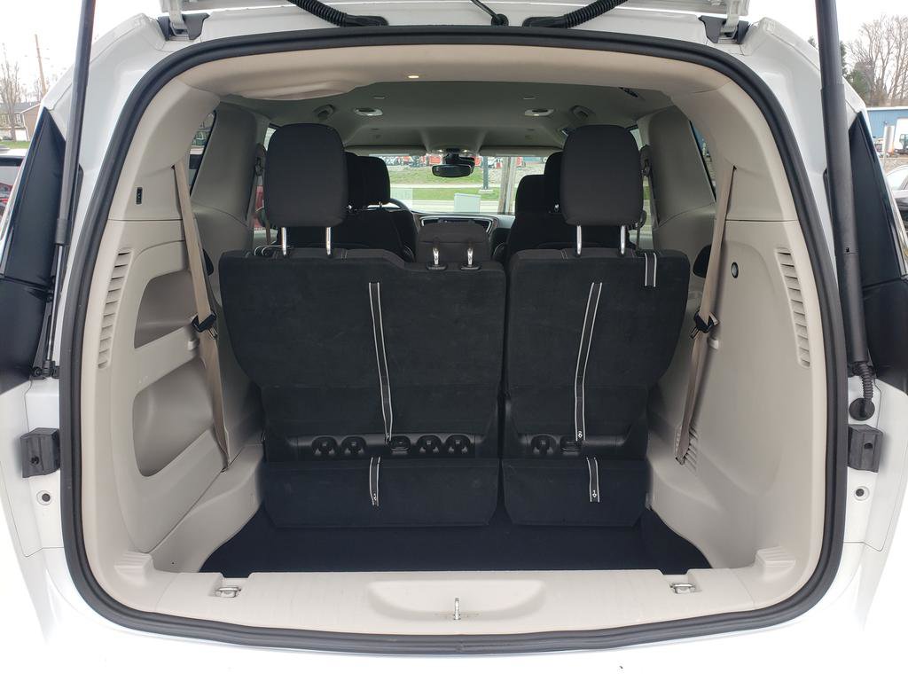 Used 2023 Chrysler Voyager LX image 5