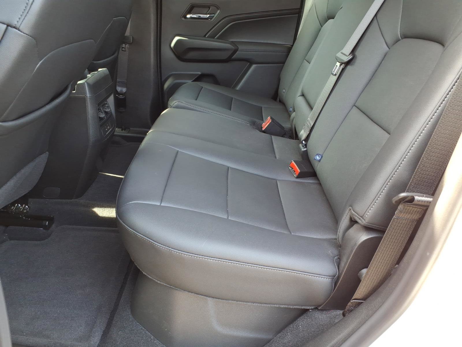 Used 2025 Chevrolet Colorado W/T w/ Advanced Trailering Package RWD image 11