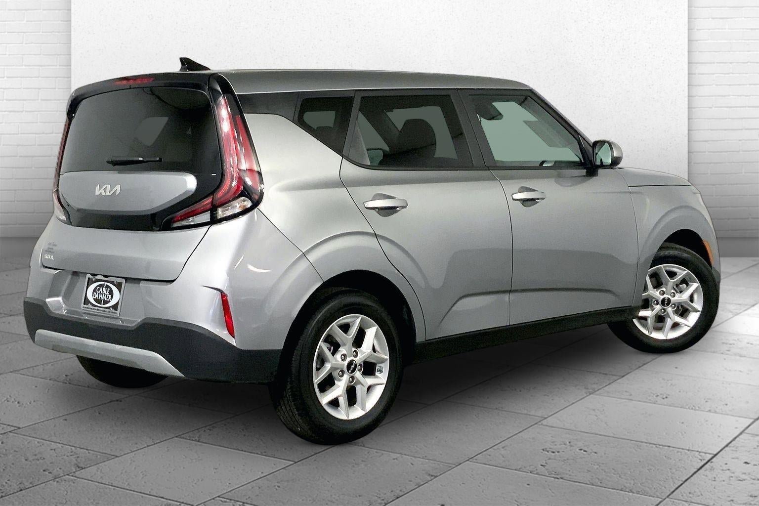 Used 2025 Kia Soul LX FWD image 13