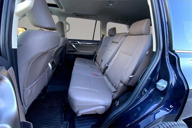 Used 2020 Lexus GX 460 Premium w/ Premium Package image 19
