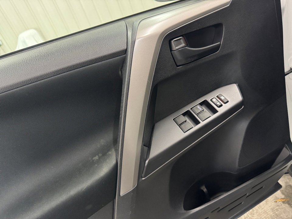 Used 2018 Toyota RAV4 LE image 36