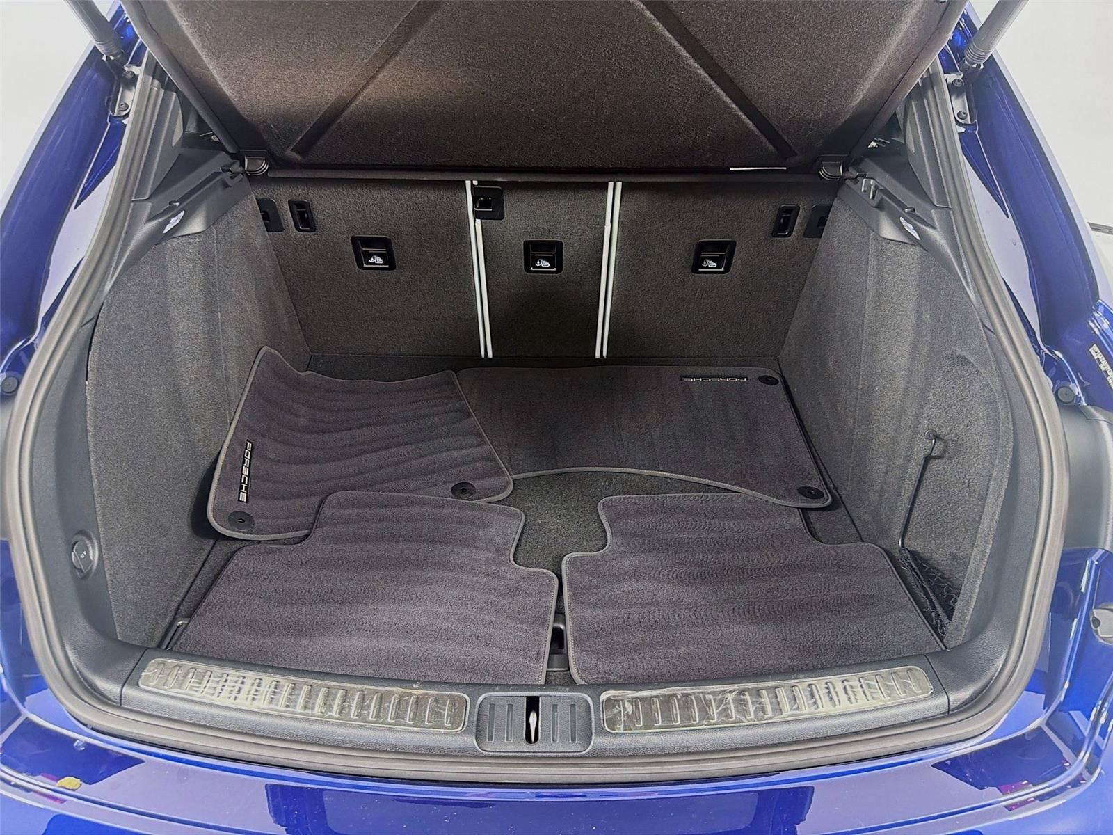 Certified 2026 Porsche Macan Turbo AWD/4WD image 23