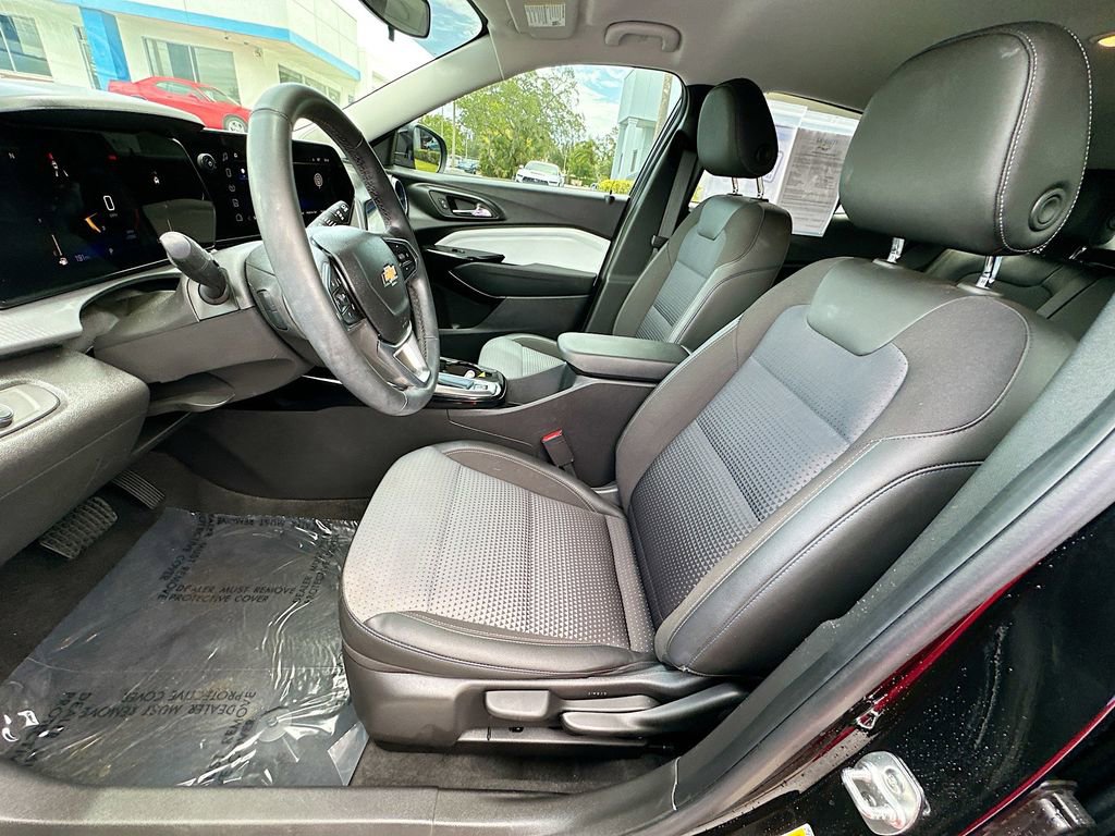 Certified 2024 Chevrolet Trax LT w/ LT Convenience Package FWD image 20