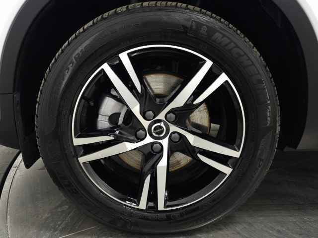 Certified 2025 Volvo XC40 B5 Core image 14