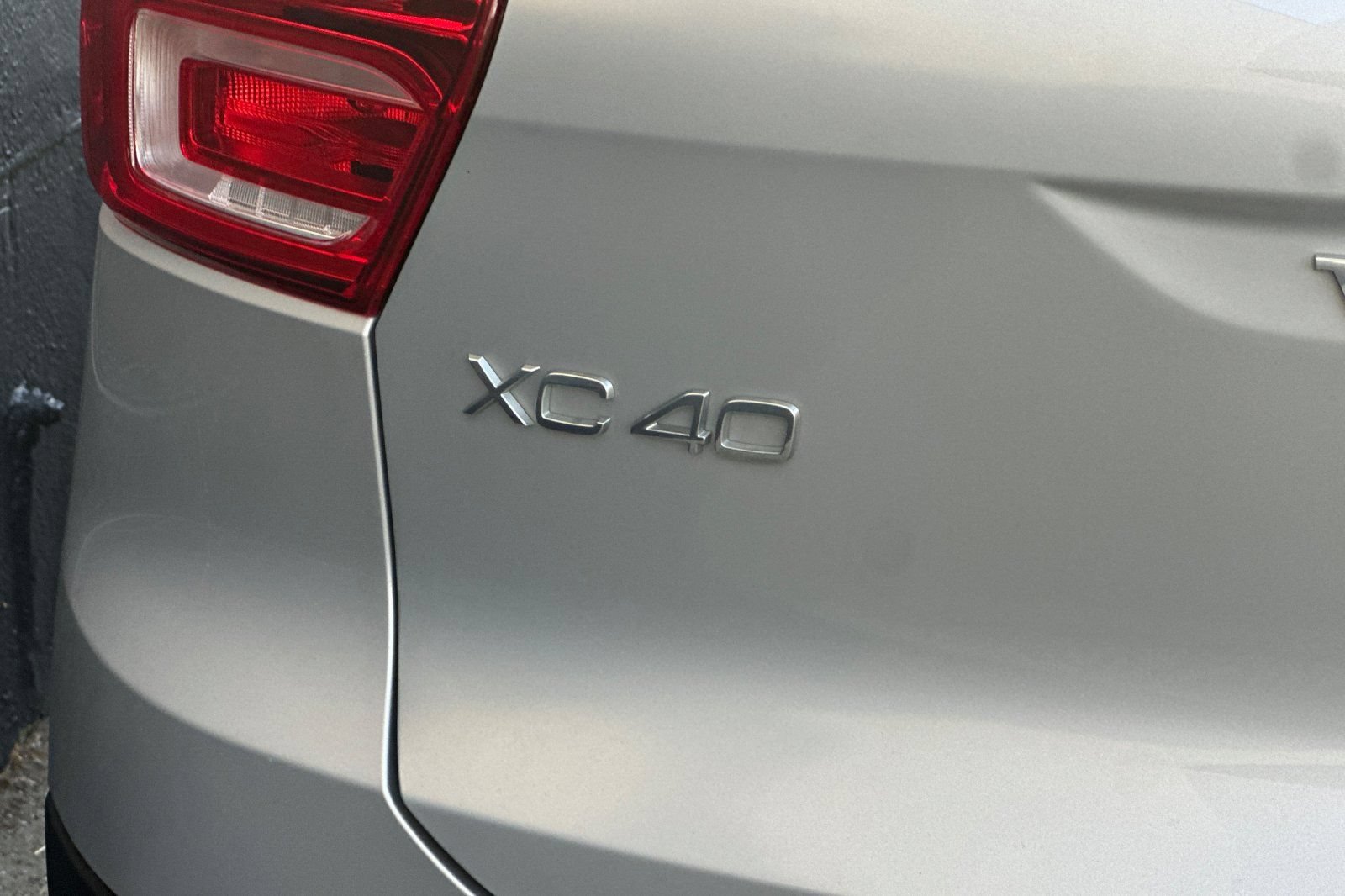 Certified 2025 Volvo XC40 B5 Plus AWD/4WD image 13