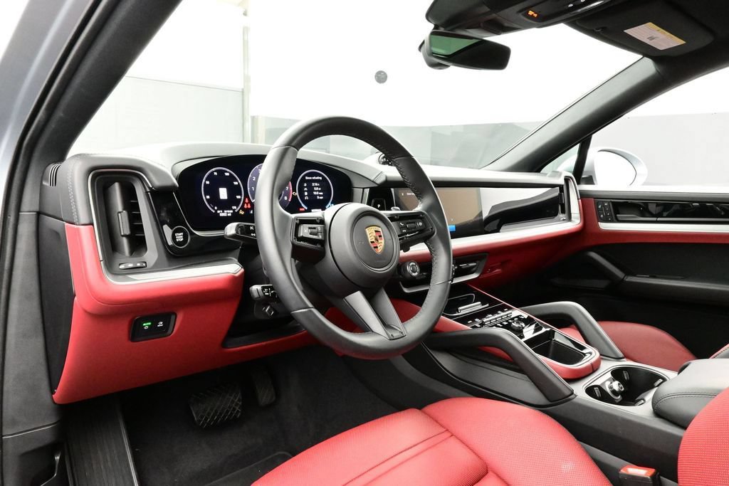 Certified 2025 Porsche Cayenne Coupe AWD/4WD image 4