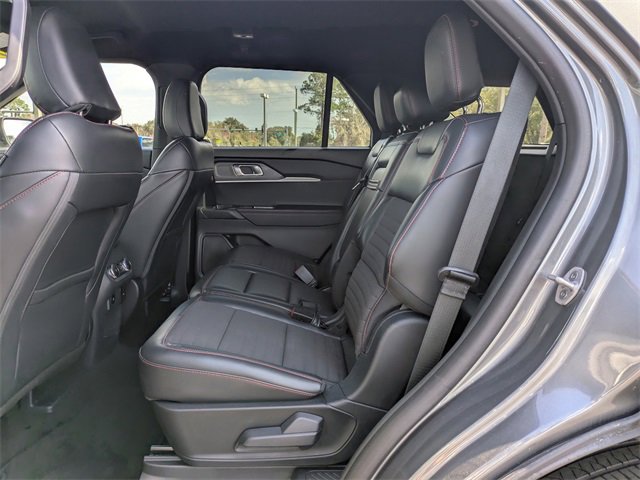 Used 2025 Ford Explorer ST-Line w/ ST-Line Street Pack image 15