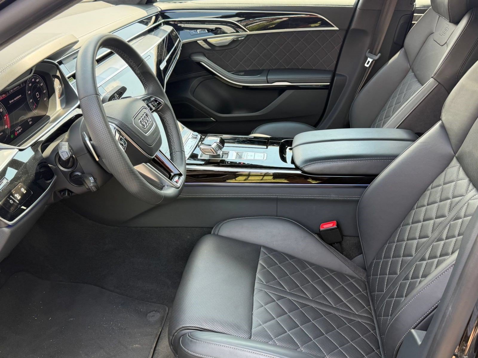 Used 2023 Audi S8 AWD/4WD image 5