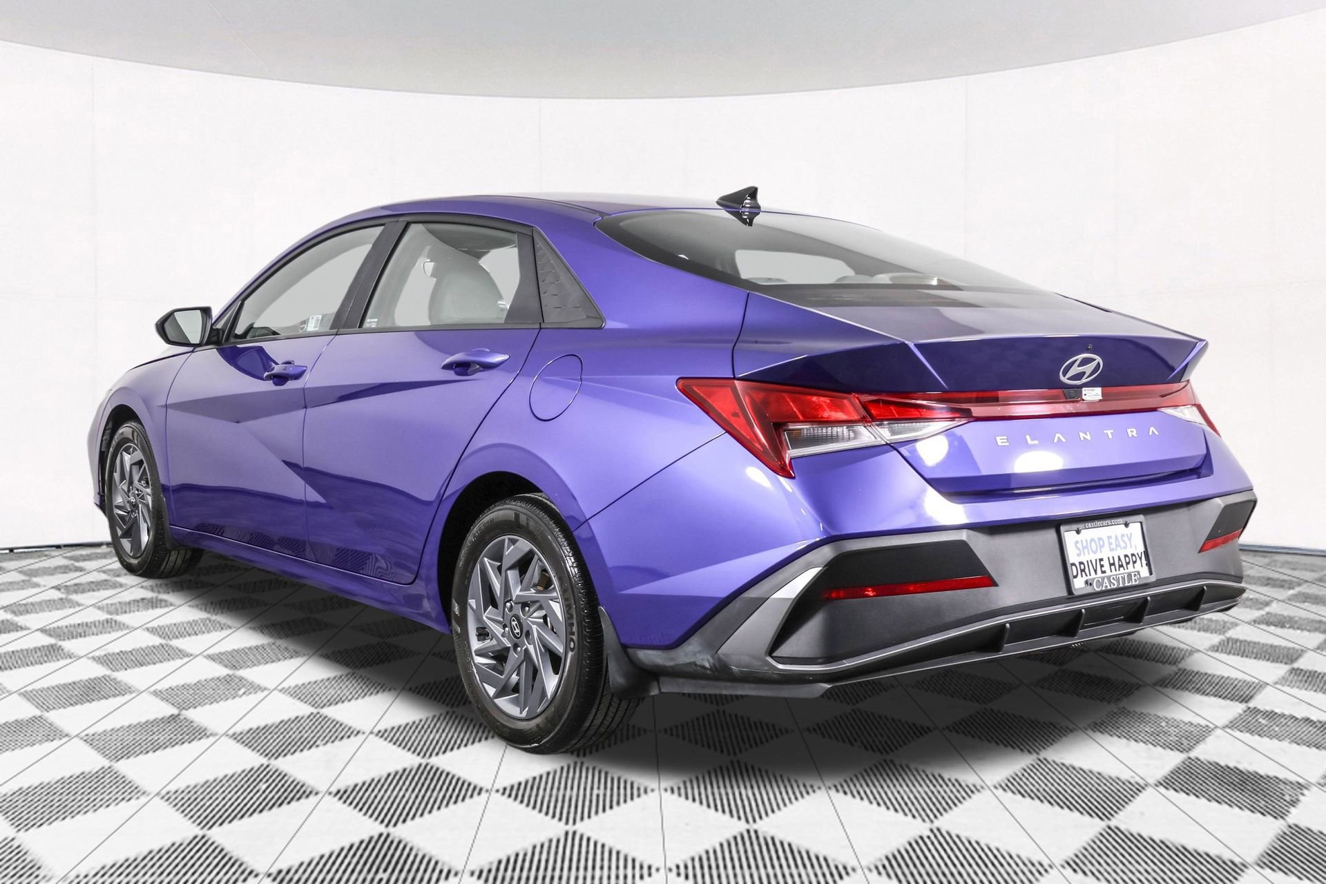 Used 2024 Hyundai Elantra SEL image 17