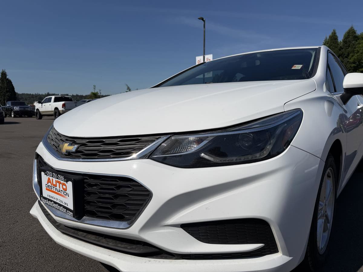 Used 2017 Chevrolet Cruze LT FWD image 12