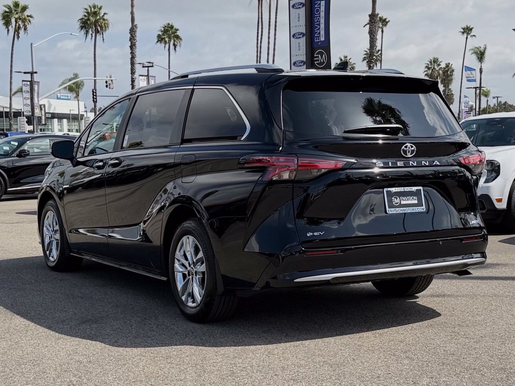 Used 2026 Toyota Sienna Limited FWD image 6