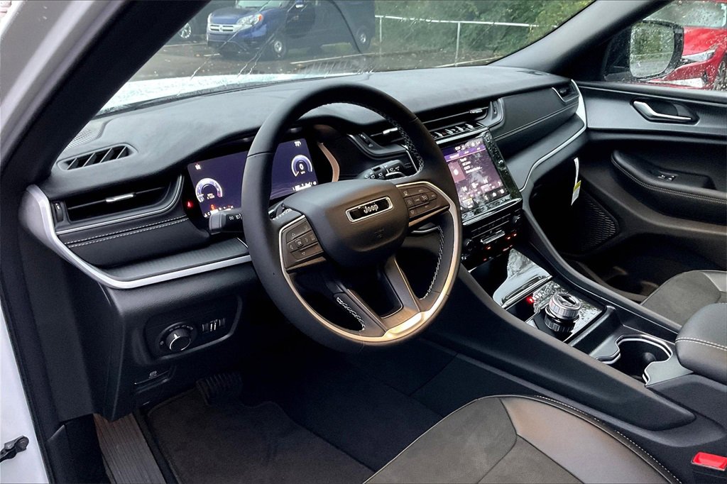 New 2025 Jeep Grand Cherokee L Altitude image 6