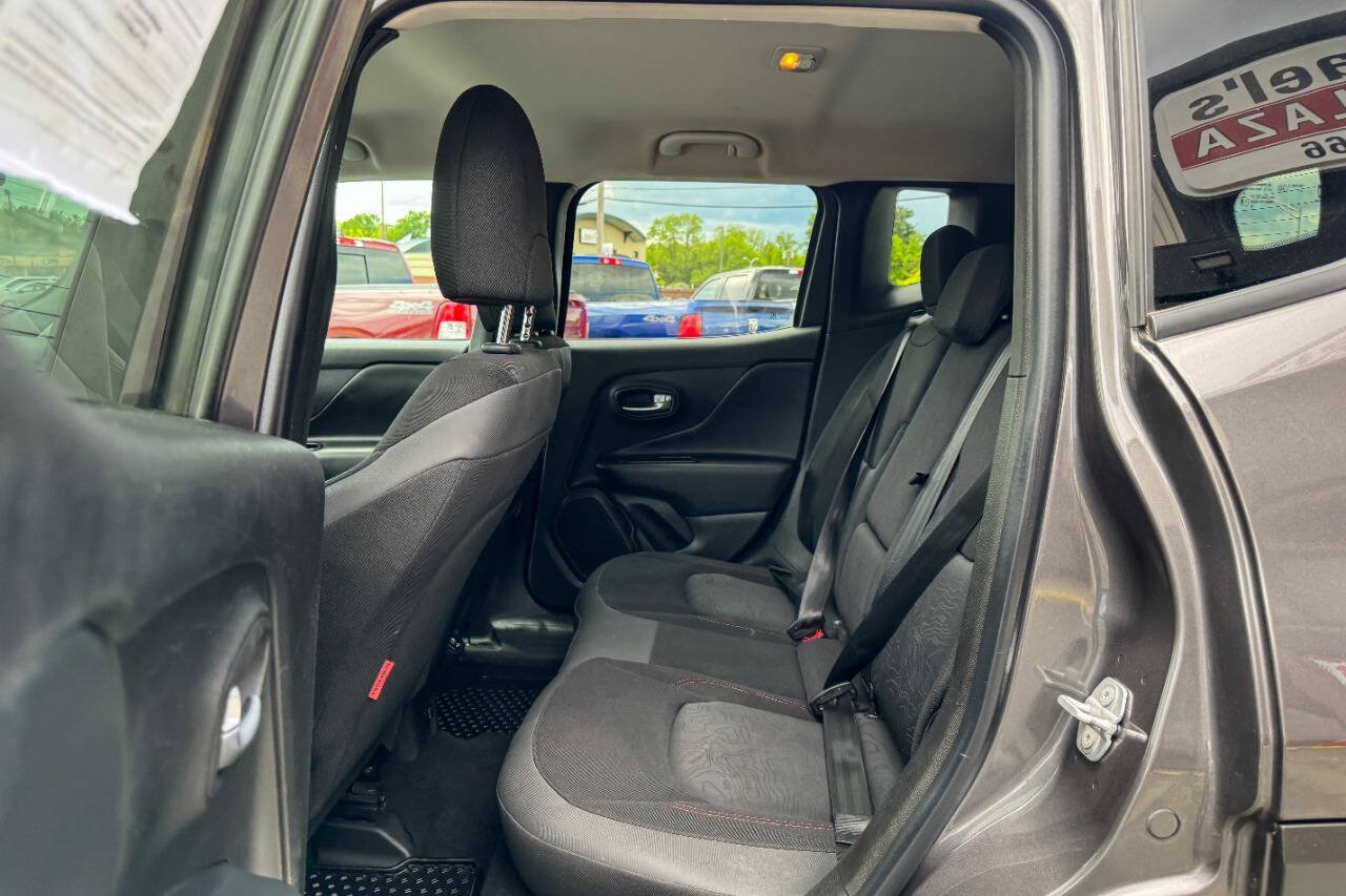 Used 2019 Jeep Renegade Trailhawk w/ UConnect 8.4 Nav Group AWD/4WD image 20