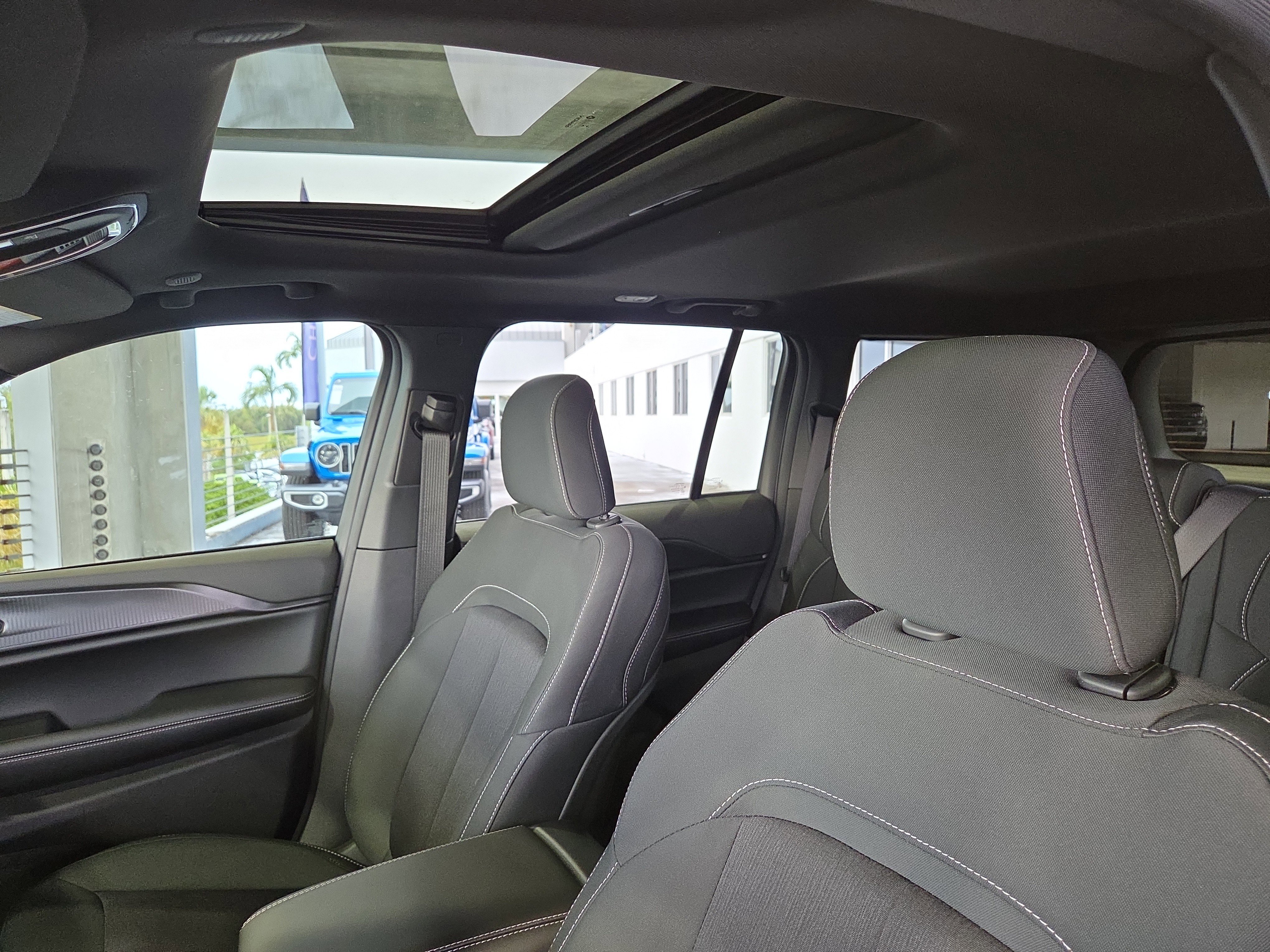 New 2025 Jeep Grand Cherokee Laredo X image 21