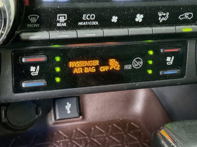 Certified 2022 Toyota RAV4 Limited w/ Limited Grade Weather Package AWD/4WD image 21