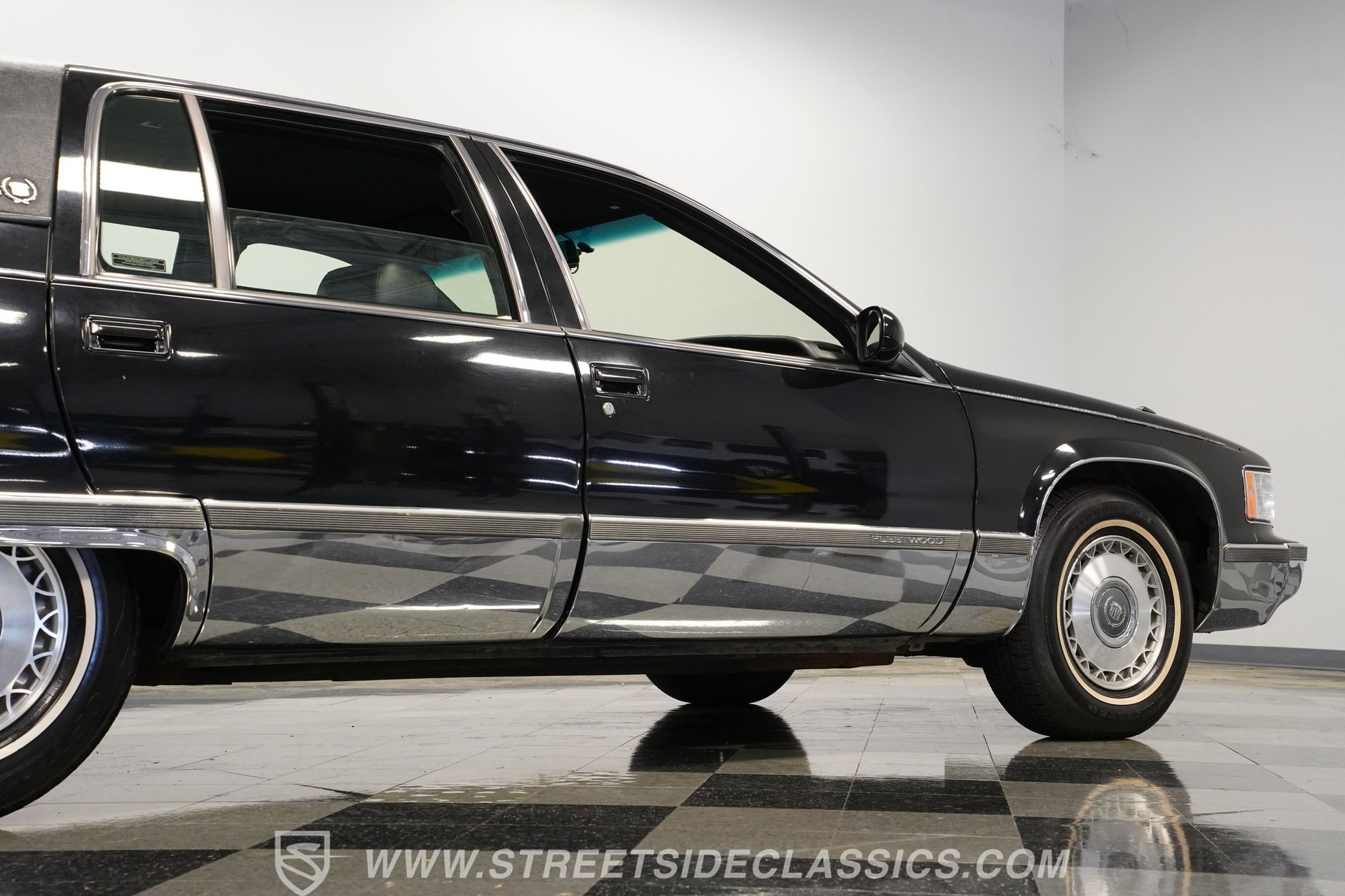 Used 1995 Cadillac Fleetwood Brougham RWD image 29