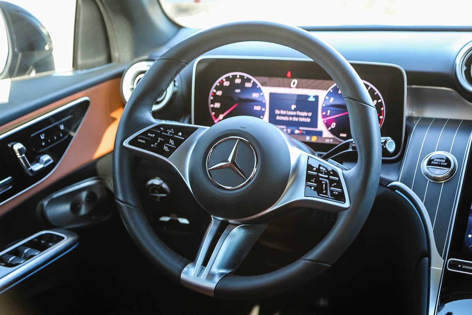 Used 2025 Mercedes-Benz GLC 300 4MATIC image 15